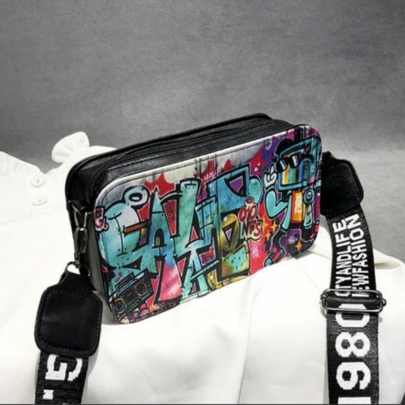 Women's custom graffiti inspired purse - Picture 1 of 2